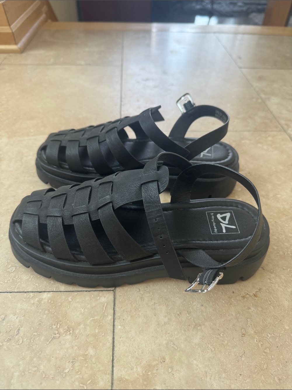 Dirty Laundry Black Strappy Fisherman Sandals Size 8.5